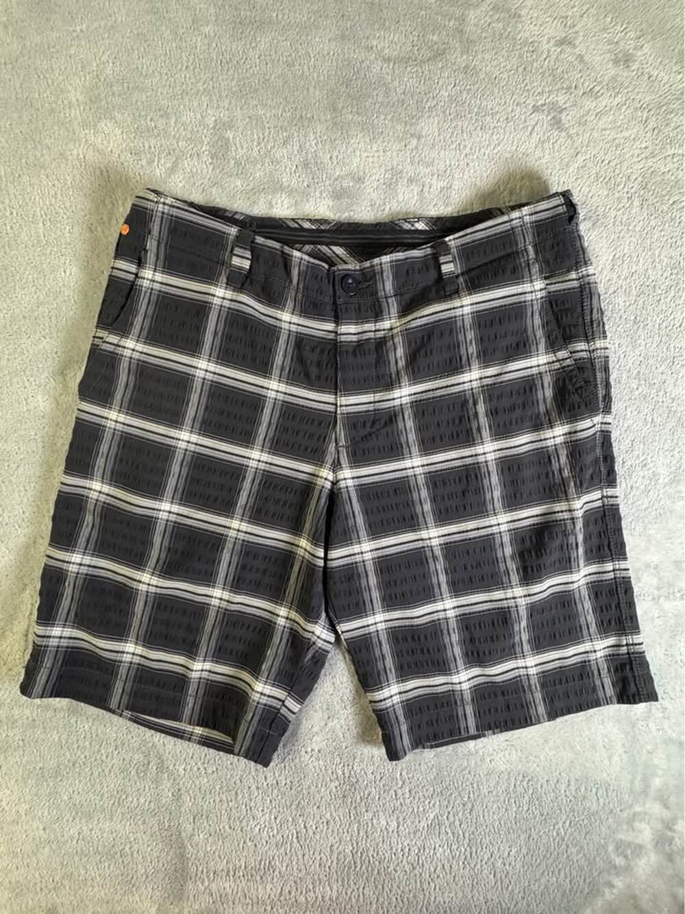 Tommy Bahama Men’s Plaid Golf Shorts Size 33 Black Gray Casual Stretch Shorts
